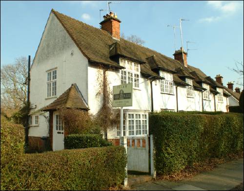 017 Oakwood Road